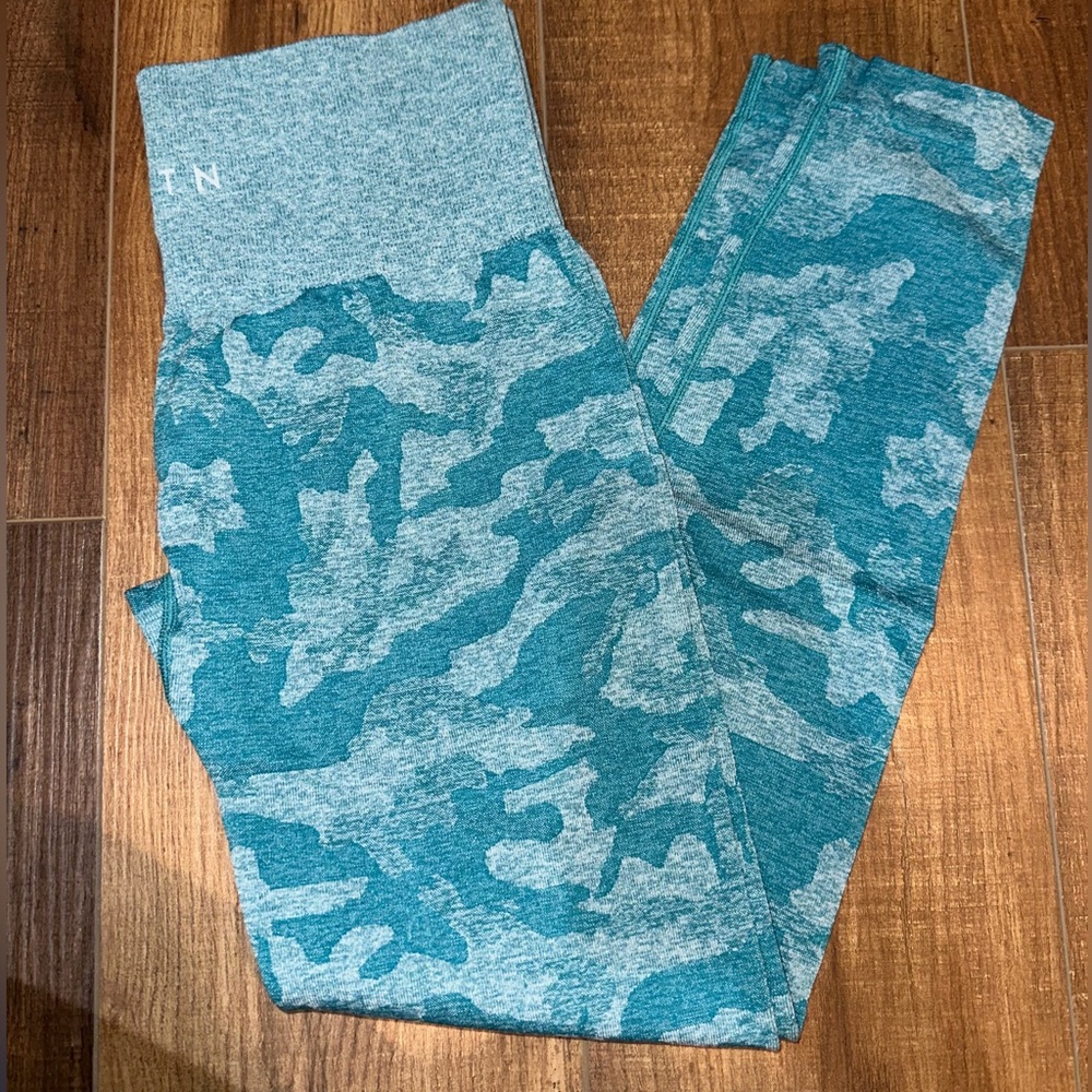 NVGTN leggings, seamless size medium